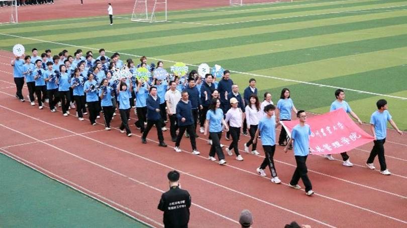图示, 示意图

中度可信度描述已自动生成